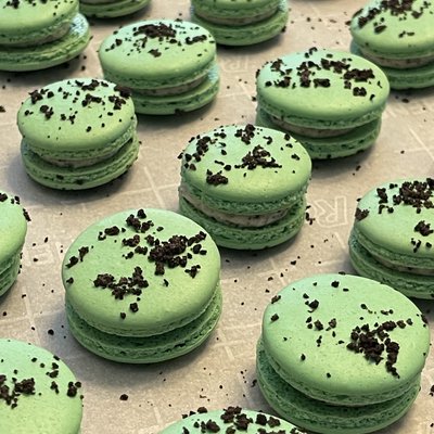 Spookies ‘n Cream Macarons