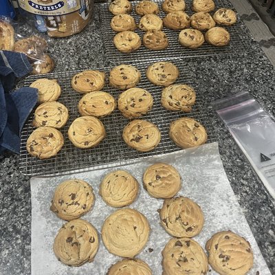 Copycat Crmbl Chocolate Chip Cookies Dozen