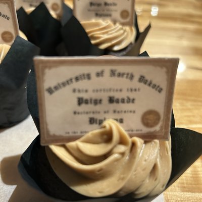 Graduation Cupcakes With Diplomas