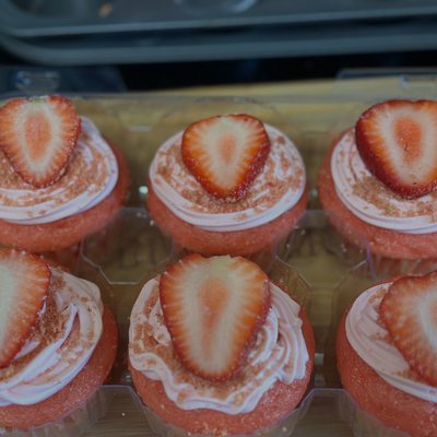 Plain Cupcakes ( Half Dozen - 6 )