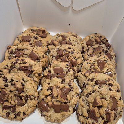 Peanut Butter Chocolate Chip Cookie