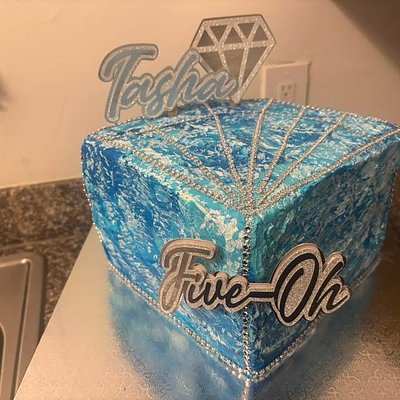 Diamond shaped 8 Inch 3 Layer Cake 