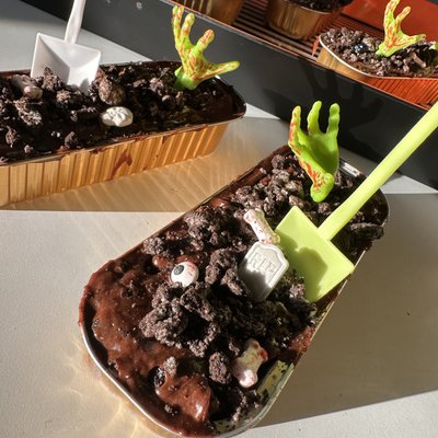 Grave Cakes 