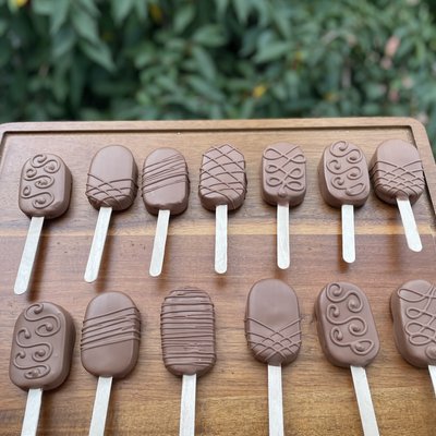 Classic Cakesicles 