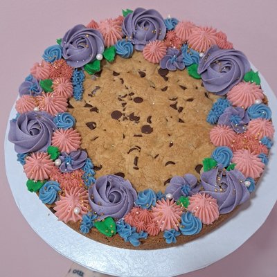10" Chocolate chip cookie cake