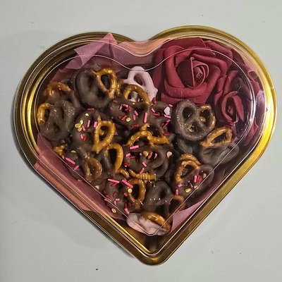 Pretzel Heart Box
