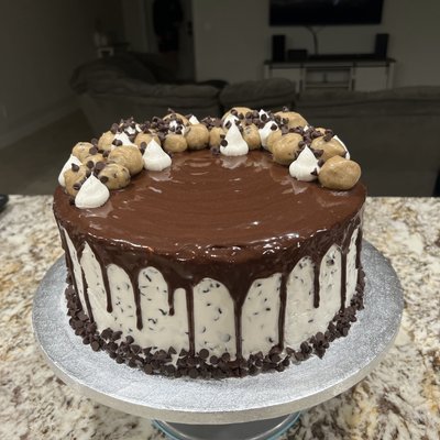 Chocolate chip cookie dough cake
