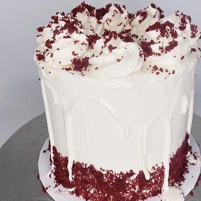 Red Velvet Cheesecake cake