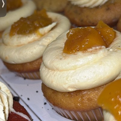 Peach Cobbler Cupcakes