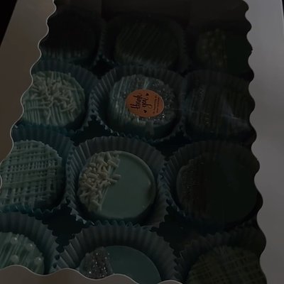 dozen chocolate covered oreos .