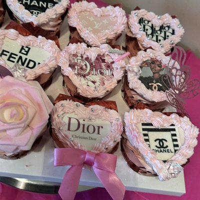  Luxury Designer Cupcakes 