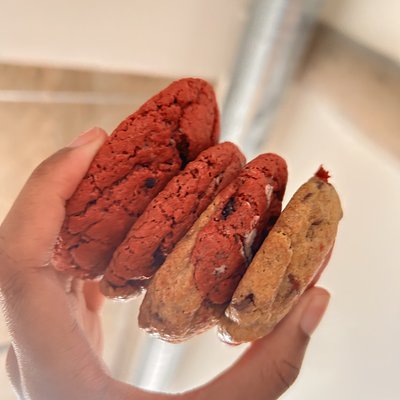 Redvelvet Chocolate Chip Cookies