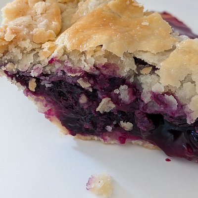 Mom's Classic Blueberry Pie 
