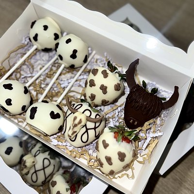 Cake Pops & Chocolate Covered Strawberries 