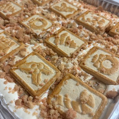Party Size Strawberry Crunch Banana Pudding