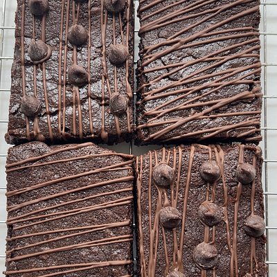 Fudgy Chocolate brownies  (4 Count)