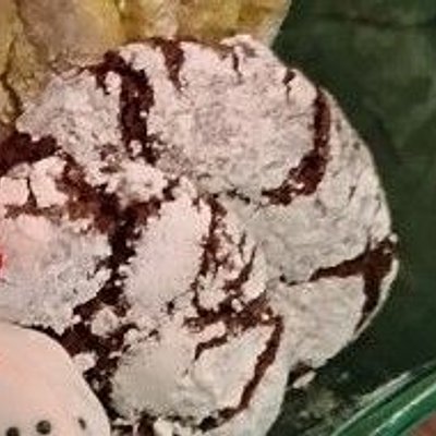 Chocolate Crinkle Cookies 