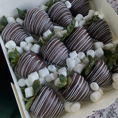Chocolate Covered Strawberries (12ct/6ct+)