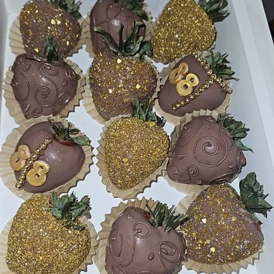 1 DZ Milk Chocolate Strawberries 