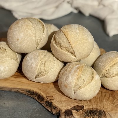 Crusty Sourdough Dinner Rolls - 8 Count