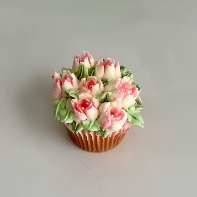 Gourmet Classic Mini Cupcakes  (12 Count)