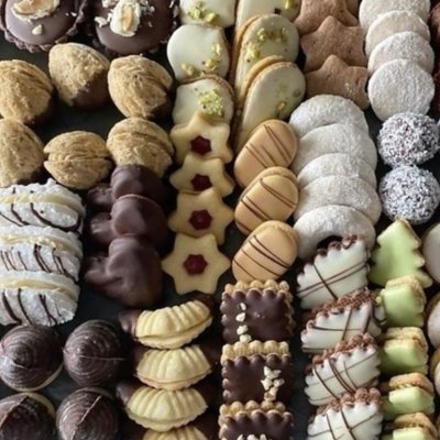 Medium Variety Box (24 Cookies)