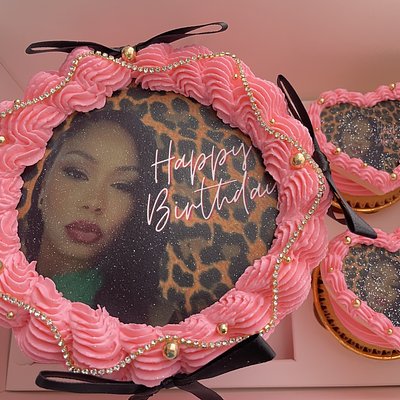Luxe Bento + 2 Cupcakes