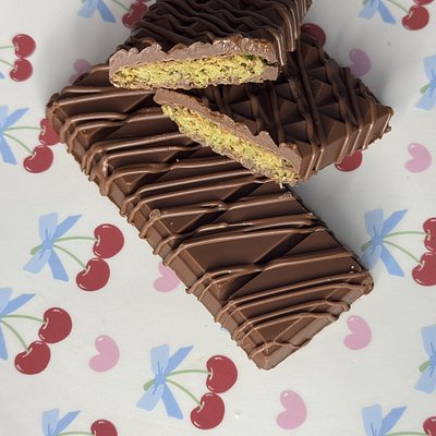 Dubai Pistachio Kunafa Chocolate Bar 