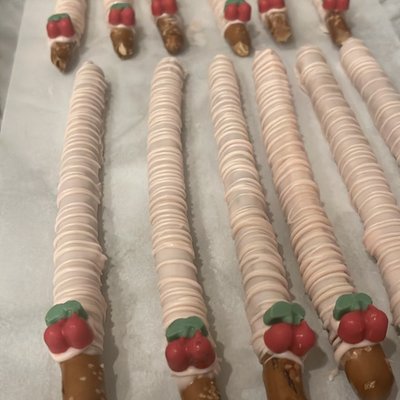 (custom)Dipped Pretzels -  $30 A Dozen 
