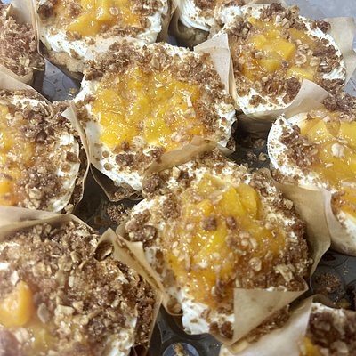 Peach Cobbler Cupcakes 