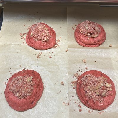 Strawberry Crunch Cookies