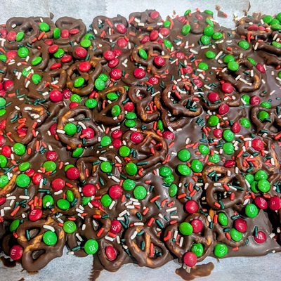 Chocolate Pretzel Christmas Bark 