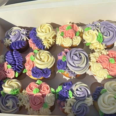 Dozen cupcakes