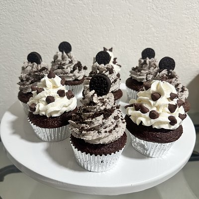 Cookies N Cream Cupcakes 1 Dozen