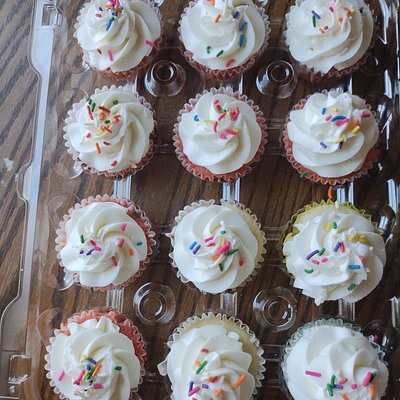 Minimalist Celebration Cupcakes