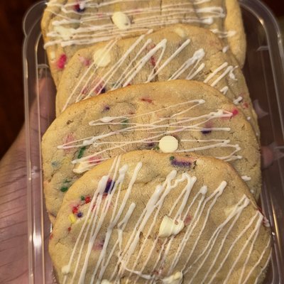 Cheesecake stuffed Confetti Cookies 