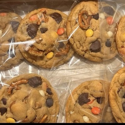 Loaded Peanut Butter-Cookie (1/2 dozen) 