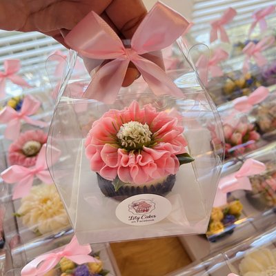 Individual clear boxes. 🌺