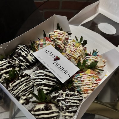 FULL DOZEN CHOCOLATE STRAWBERRIES 