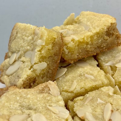 Almond Blondies 