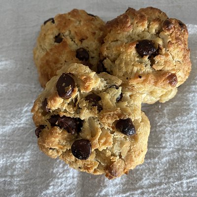 Coconut Chocolate Chip Scones (6 pk round)