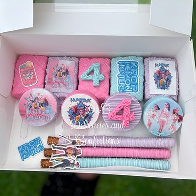 Build A Box (12 Treats) 