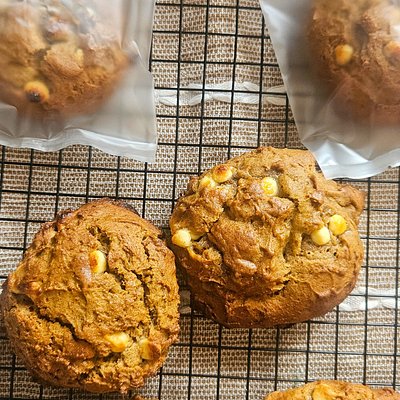 Pumpkin Spice w/White Creme Chips