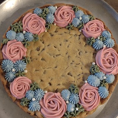 Chocolate Chip Cookie Cake 10 Inch 