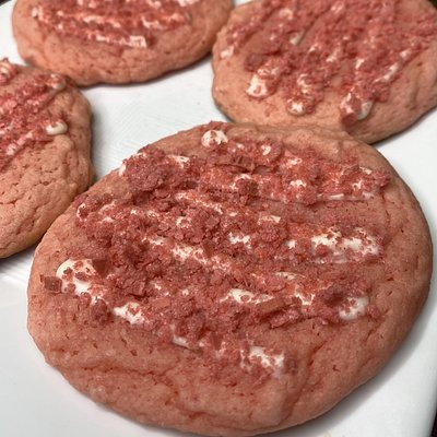 Strawberry Crunch Cookies