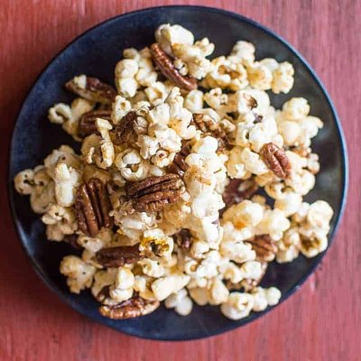 White Chocolate Caramel Popcorn w Nuts