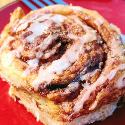 Classic Sourdough Cinnamon Rolls Glazed -4 Count