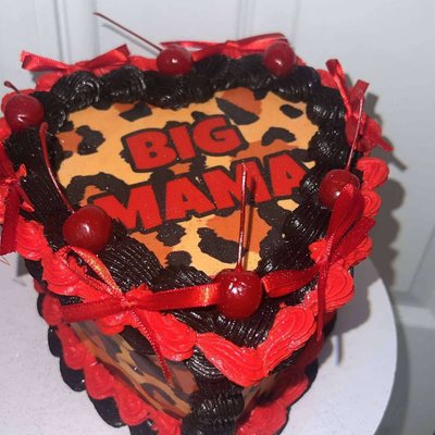 8INCH HEART CAKE ( 2 LAYER ) 