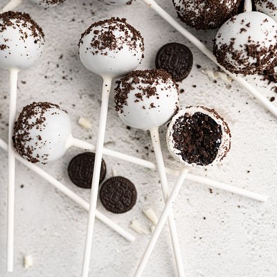 Cookies And Cream Cake Pops 