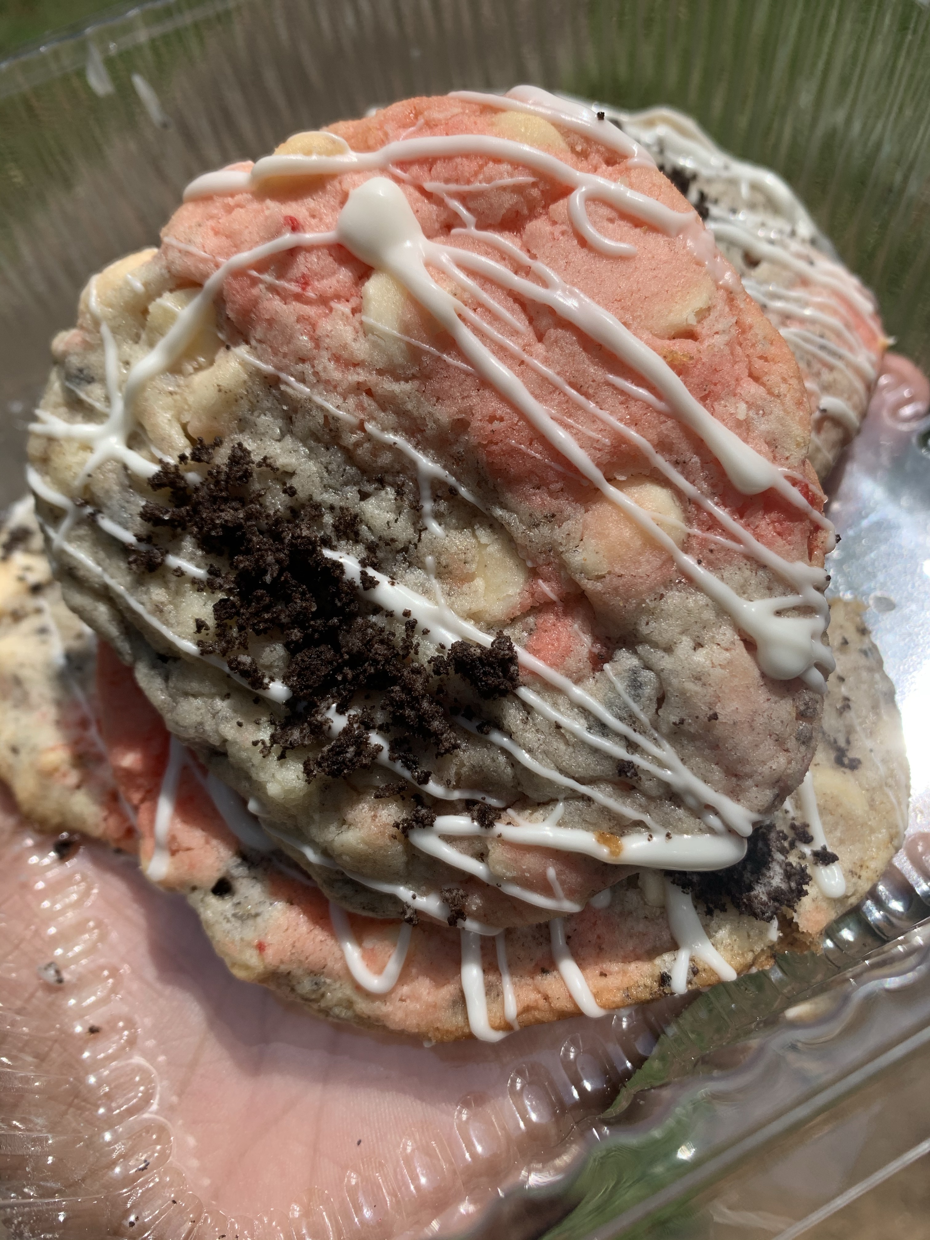 Strawberry Oreo Duo Cookies